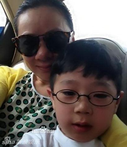 35岁华少的妻子秦利鸽近照