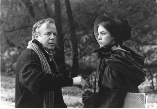 她是《不安分的姑娘》里的小可爱,也是暴力疯狂的“女性瘾者”