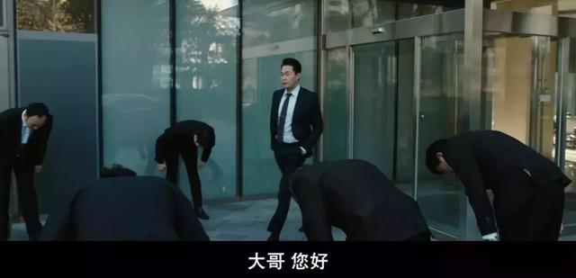 黑帮老大和弱鸡高中生互换灵魂，笑掉大牙！