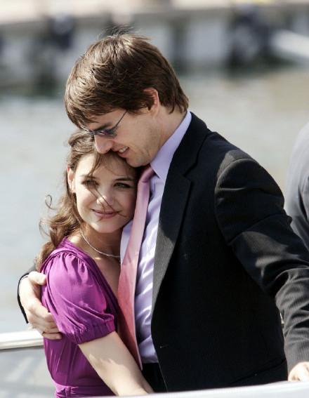 阿汤哥的女儿：18岁身高超过1.7米，长得越来越像母亲很漂亮