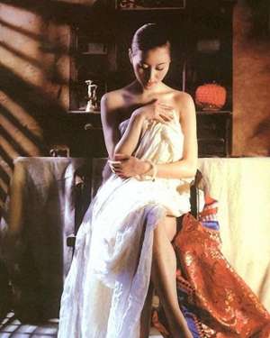 汤佳丽(汤加丽：因当“人体模特”被丈夫抛弃，被父母嫌弃，46岁仍然单身)