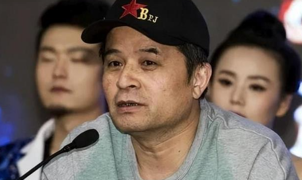 被批“不男不女”的毕凌,把父亲毕福剑所剩无几的体面,撕得稀碎