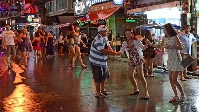 亚洲第一桃色大国：韩国风俗业越扫越黄，每年嫖资达200亿美元