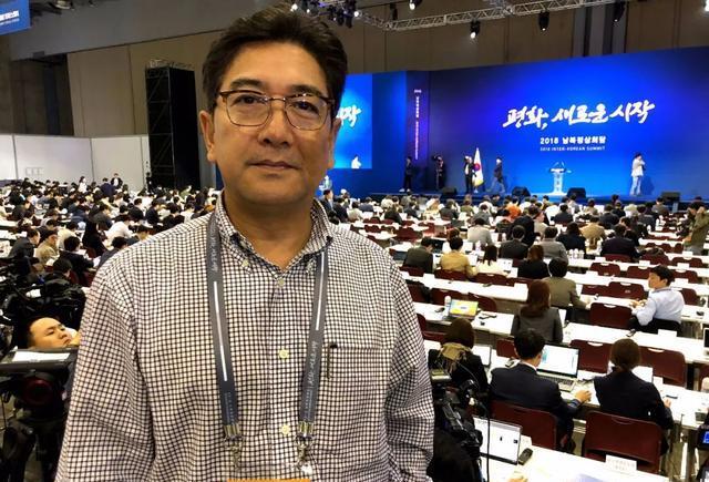 抛弃妻子另娶小13岁新欢，照顾残障哥哥16年，水均益人品究竟如何