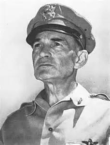 二战时曾任太平洋地区陆军航空兵司令：小米勒德·菲尔莫尔·哈蒙