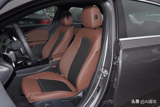 小排量增压油耗5.6L，进口奔驰家用车，低价入门，带你看奔驰A级