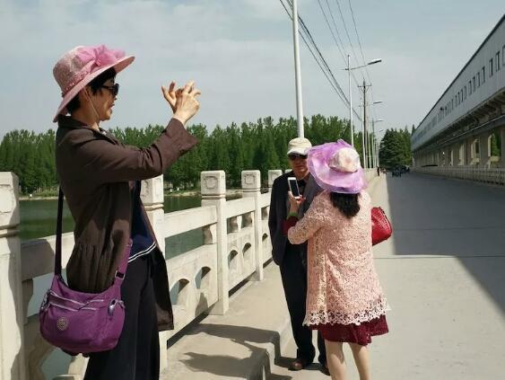 上海知青40年后重返乡村 这些老照片讲述他们怎样的青春