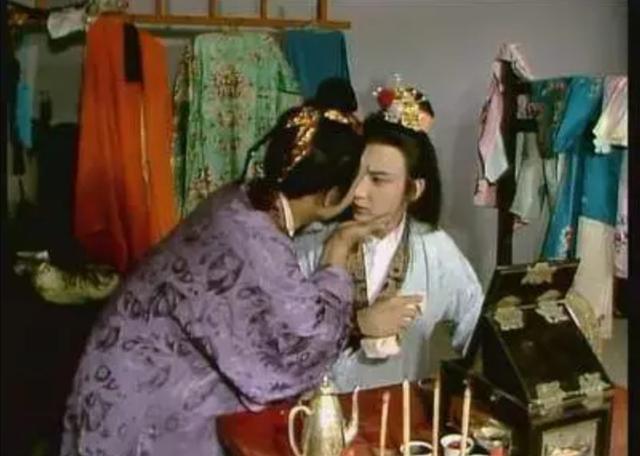 《红楼梦》里的金寡妇与薛姨妈，两个带坏了孩子的单亲妈妈