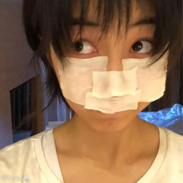 17岁的张子枫为黑眼圈操碎了心,而你还在没日没夜加班玩游戏?