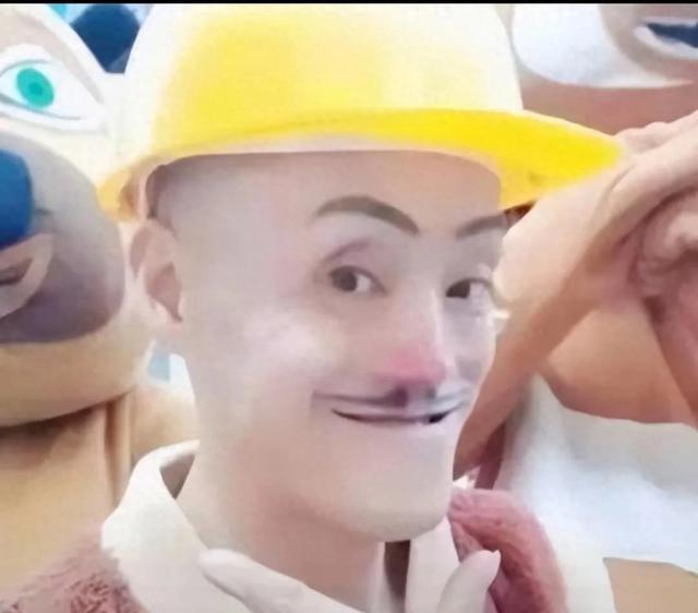 光头强的逆袭：从网红到摩的司机的传奇故事