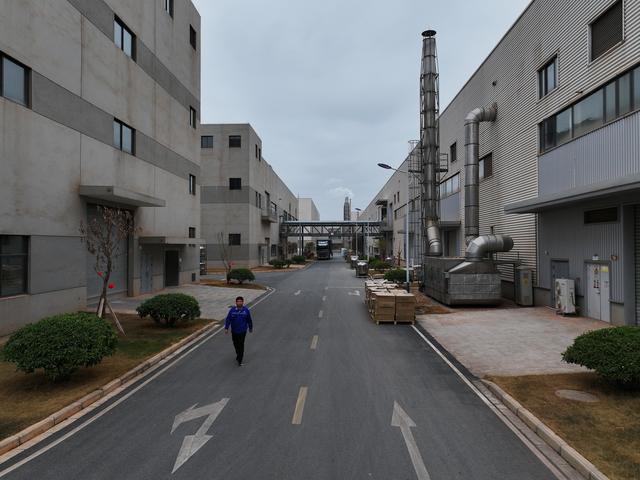 新华全媒+·新春走基层｜动力电池车间主任的一天