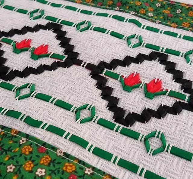 美不胜收的丝带绣,会不会针法都可学会,快收藏!附7款花叶针法