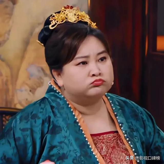 冯巩过67岁生日，多位学生们为他庆祝，贾玲也到现场，身材纤瘦