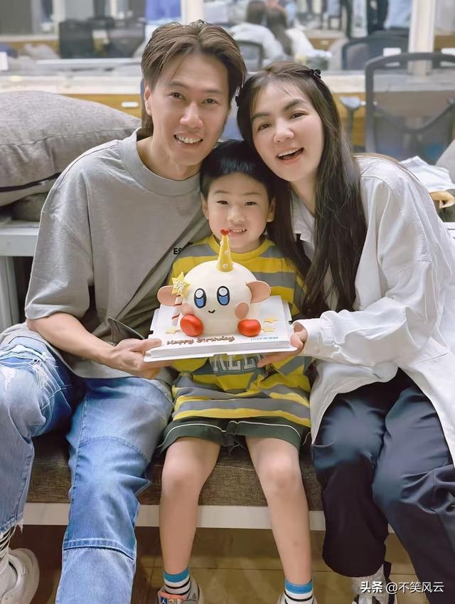 SHE日本旅游被偶遇，田馥甄肚子隆起似怀孕，任家萱发福更显年轻