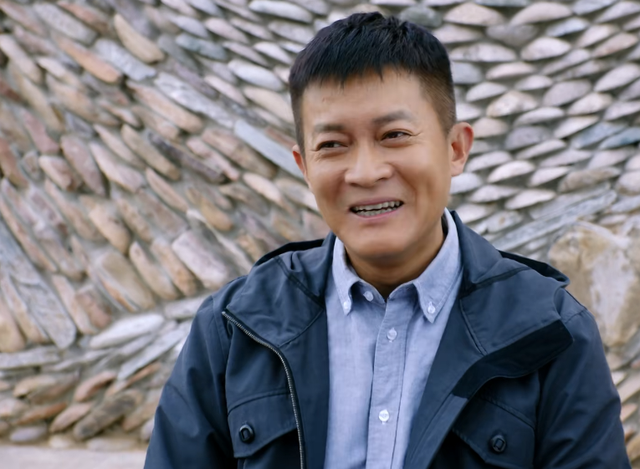 演员杨志刚：娶小师妹张静，每月工资都上交，如今他过得怎么样？