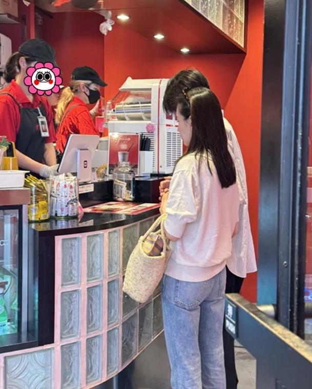 潘粤明儿子15岁大变样！身高直逼180，胡须茂盛惊呆网友