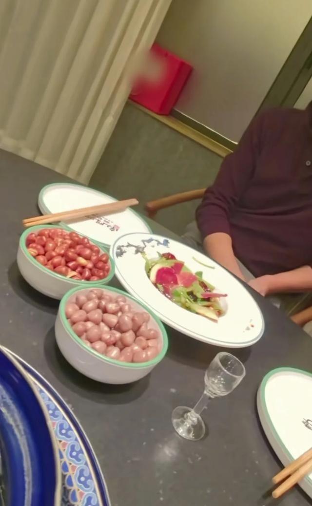 巍子庆祝70大寿，郭靖宇和杨志刚兄弟现身，巍子儿子低调亮相！