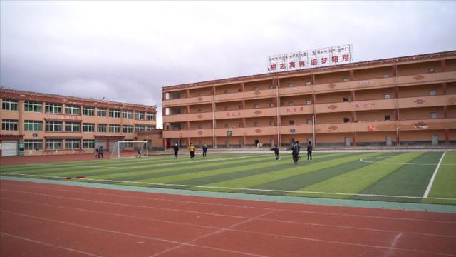 被看见的丁真和等待被看见的理塘