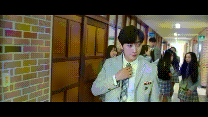 黑帮老大和弱鸡高中生互换灵魂，笑掉大牙！