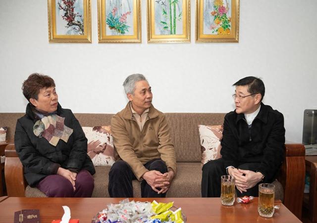 金山区领导开展春节前走访慰问