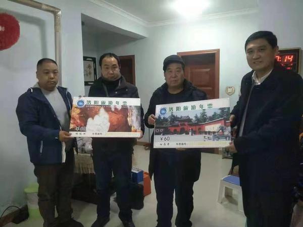 全城紧急征集“熊猫血”！洛阳父子“熊猫侠”上演“生死速递”