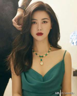 演员朱珠(内娱风情美人断代十年，朱珠独揽7大剧，白幼瘦审美都害了谁？)