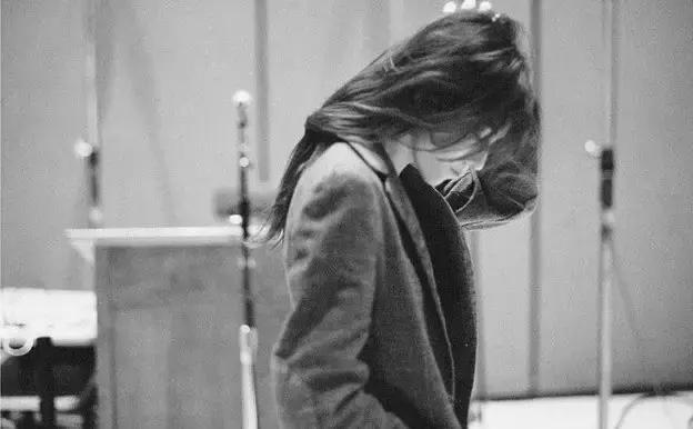 她是《不安分的姑娘》里的小可爱,也是暴力疯狂的“女性瘾者”