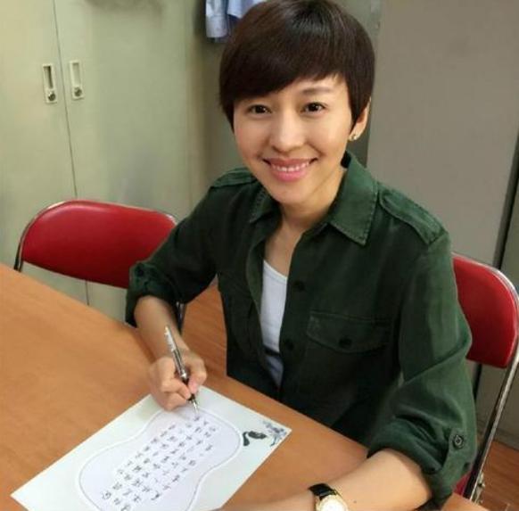 欧阳夏丹：18岁父亲去世，20岁母亲患癌，43岁未婚，无儿无女