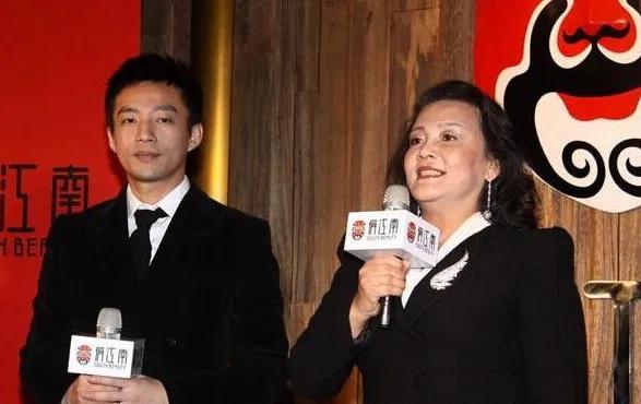 陈岚说:大S纯白得人间不配拥有!多扎心的话语,却一针见血