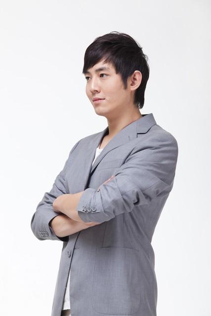 年纪大的女人，为什么都喜欢小男人