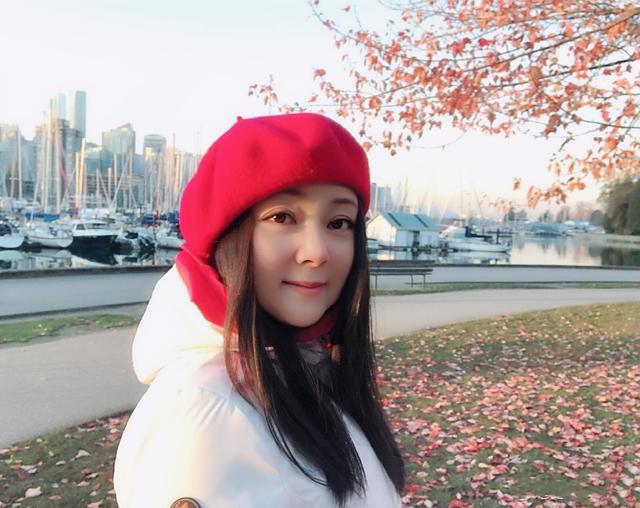 54岁“薛宝钗”近照曝光，皮肤水嫩看不出皱纹，年过半百至今未婚