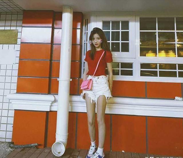 闹大了！演员吴欣蔓夜锤男友出轨嫖娼，却被扒黑历史，事关贾乃亮