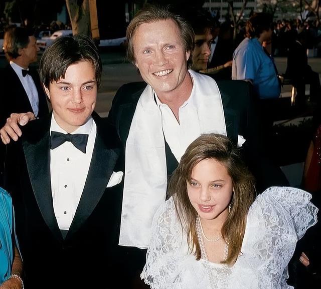 皮特儿女站队朱莉:皮特这姓我不要了!跟老爹不和,成祖传的了?