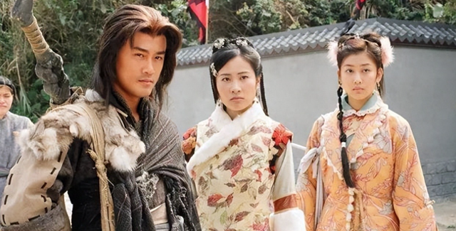 给宝剑起名字只服梁羽生，梁羽生笔下的十大名剑，金庸也写不出来