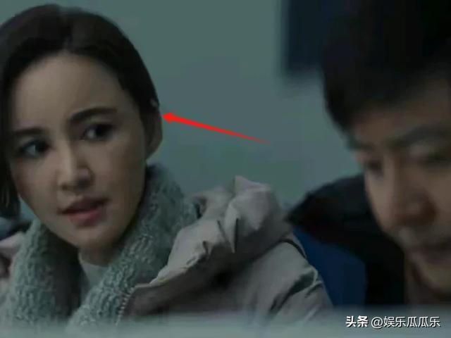 满脸的折子，浑身的油腻，却要演“坐台”的小姐，网友：真服了？