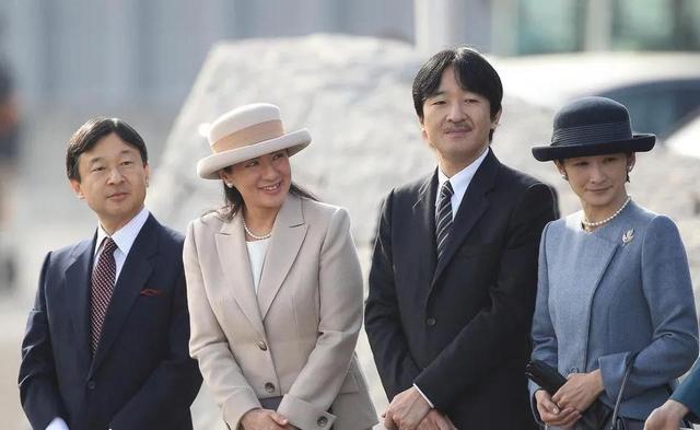 文仁亲王：身高175野心勃勃，41岁生子成皇嗣，喊话哥哥早点退位