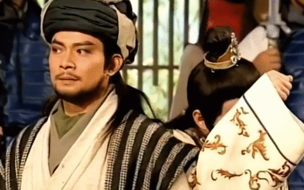 97版和03版乔峰放在一起，音乐一响，吹风机一动，差距就出来了