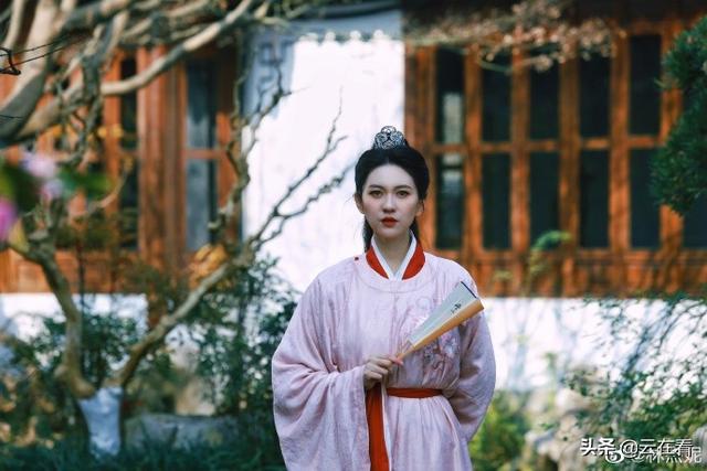 上海戏剧学院美女主持人林杰妮迷人美照欣赏，真好看