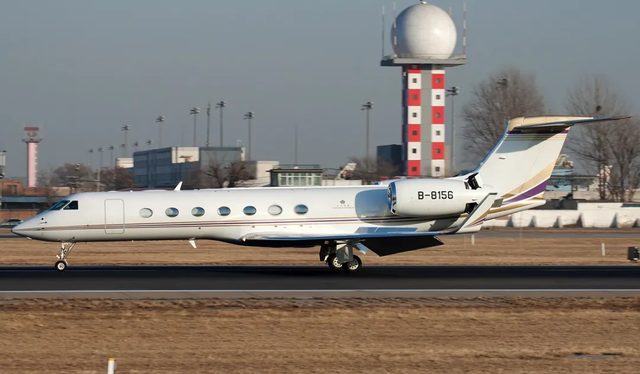 发掘港星的娱乐大亨，每天出门带5万现金，1350万买车牌创纪录