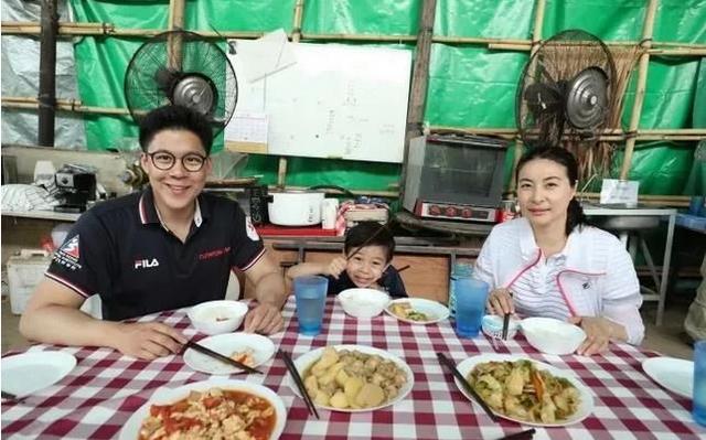 张怡宁：28岁时嫁48岁的300亿富豪，昔日世界冠军做起了家庭主妇