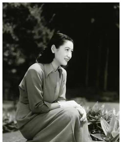 昭和女神原节子的照片，正是因为她，麦克阿瑟放了裕仁天皇一马