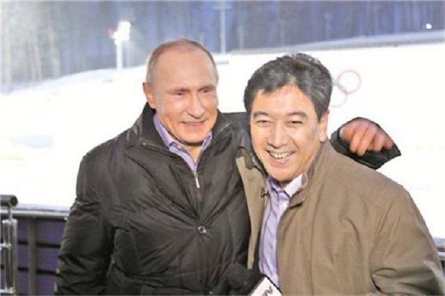 抛弃妻子另娶小13岁新欢，照顾残障哥哥16年，水均益人品究竟如何