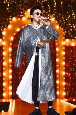 张杰张靓颖(《奔跑吧》张杰、张靓颖同台飙歌 拯救“音痴歌友会”)