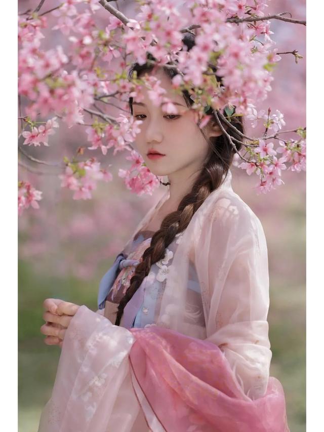 ​此联太难对，上联：​樱花开落三生梦 高手请对下联