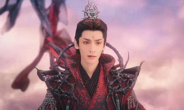 一顿操作之下，小魔神成功变成恋爱脑，这是稷泽和魔神的编剧pk吧