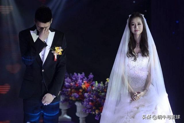 最特殊的后卫,获得3500万元却打不了球,和CBA最美太太分居多年