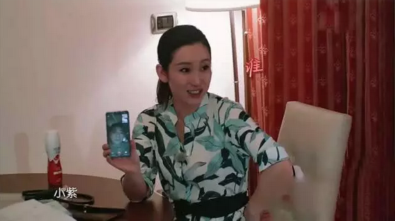 秦海璐41岁高龄拼二胎?与大7岁老公现身医院,小腹隆起疑有身孕