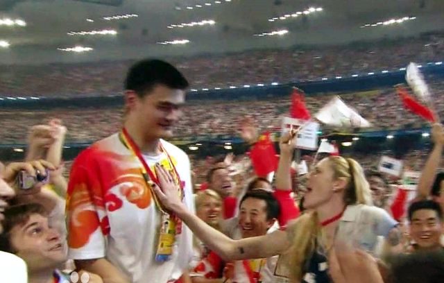 相比与劳伦，姚明选择叶莉才是明智的，但女儿的美国国籍惹争议