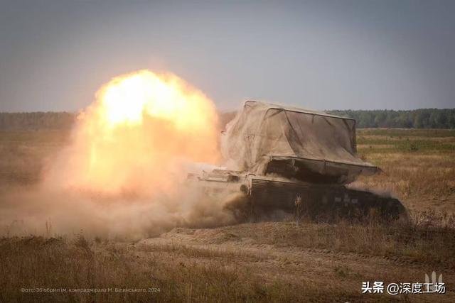 泽连斯基终于感到大事不妙了，俄军战机大举轰炸：基辅突发大爆炸