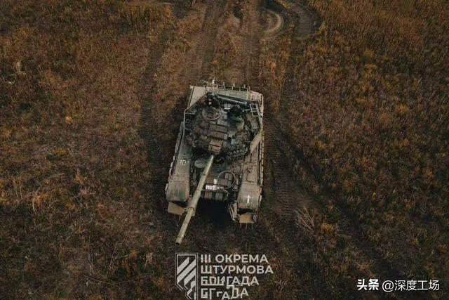 泽连斯基终于感到大事不妙了，俄军战机大举轰炸：基辅突发大爆炸